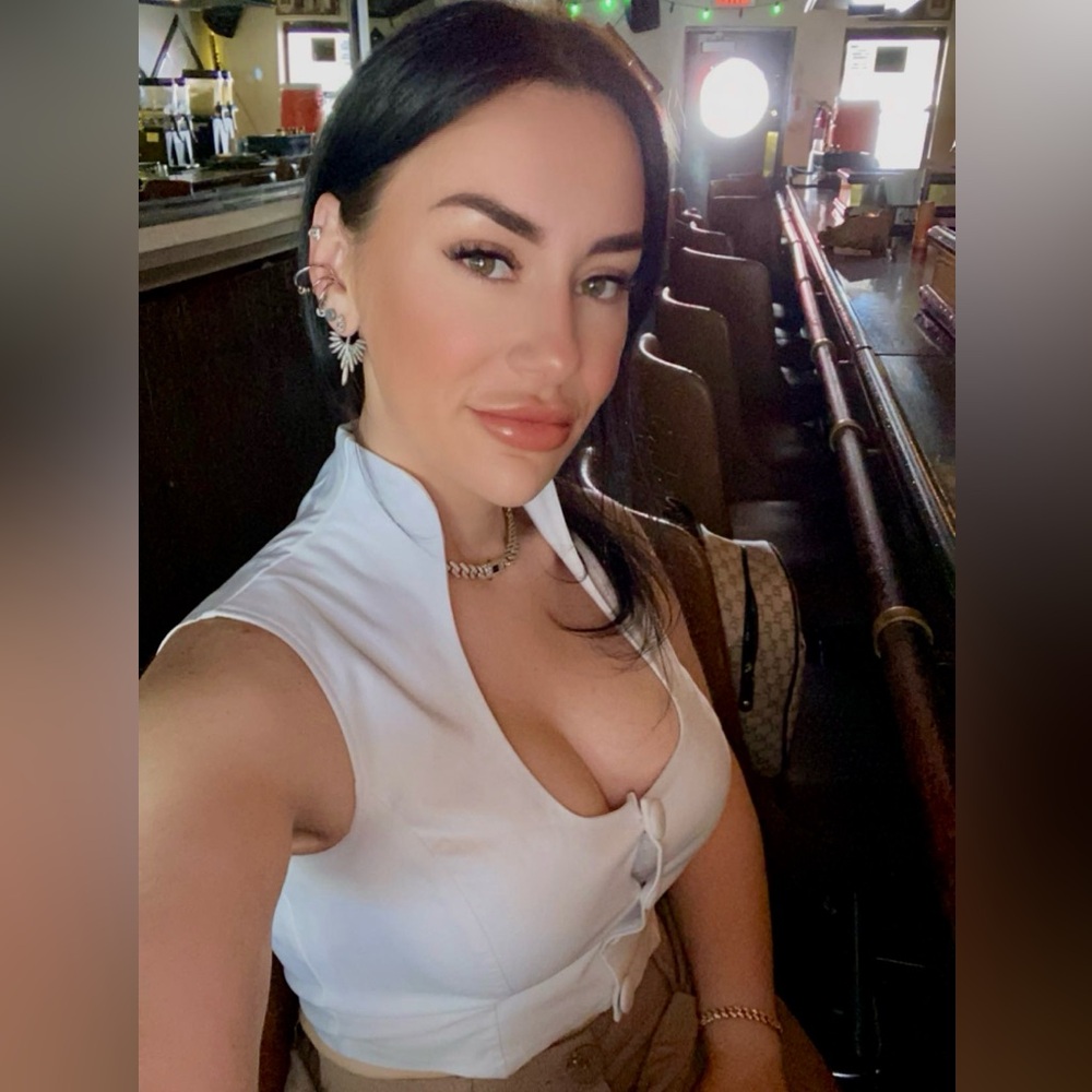 Meet your Posher, Romina